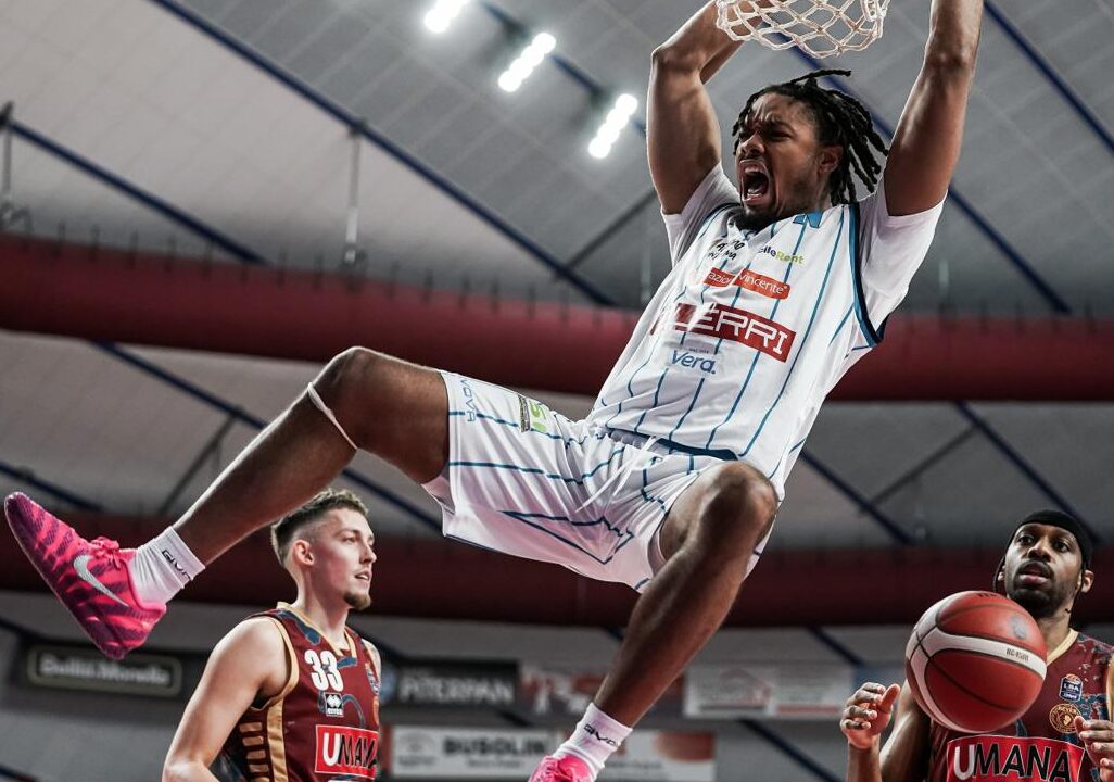 Segnali sì, punti no: a Venezia Napoli cade ma non crolla